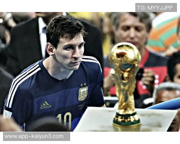 两位金球先生的传奇相遇2006年魔笛首秀梅西国家队首球回顾