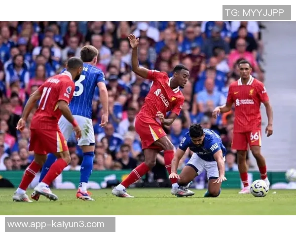 曼联遭遇连败困境曼城强势反弹蓝军红军接连失利