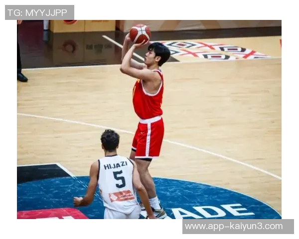 张博源分享伊利诺伊大学访校定妆照展现青春活力与篮球梦想 张博源分享伊利诺伊大学访校定妆照展现青春活力与篮球梦想