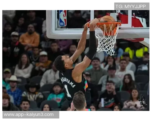 雷迪克称赞黄蜂进攻表现出色并分享防守策略调整经验 雷迪克称赞黄蜂进攻表现出色并分享防守策略调整经验