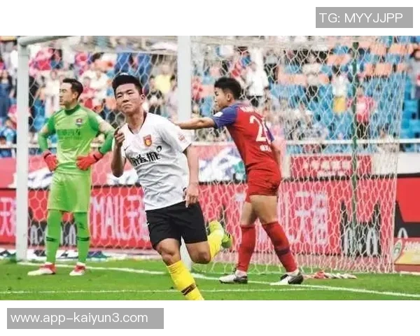 小川航基期待在与巴西队的较量中把握有限机会实现进球梦想